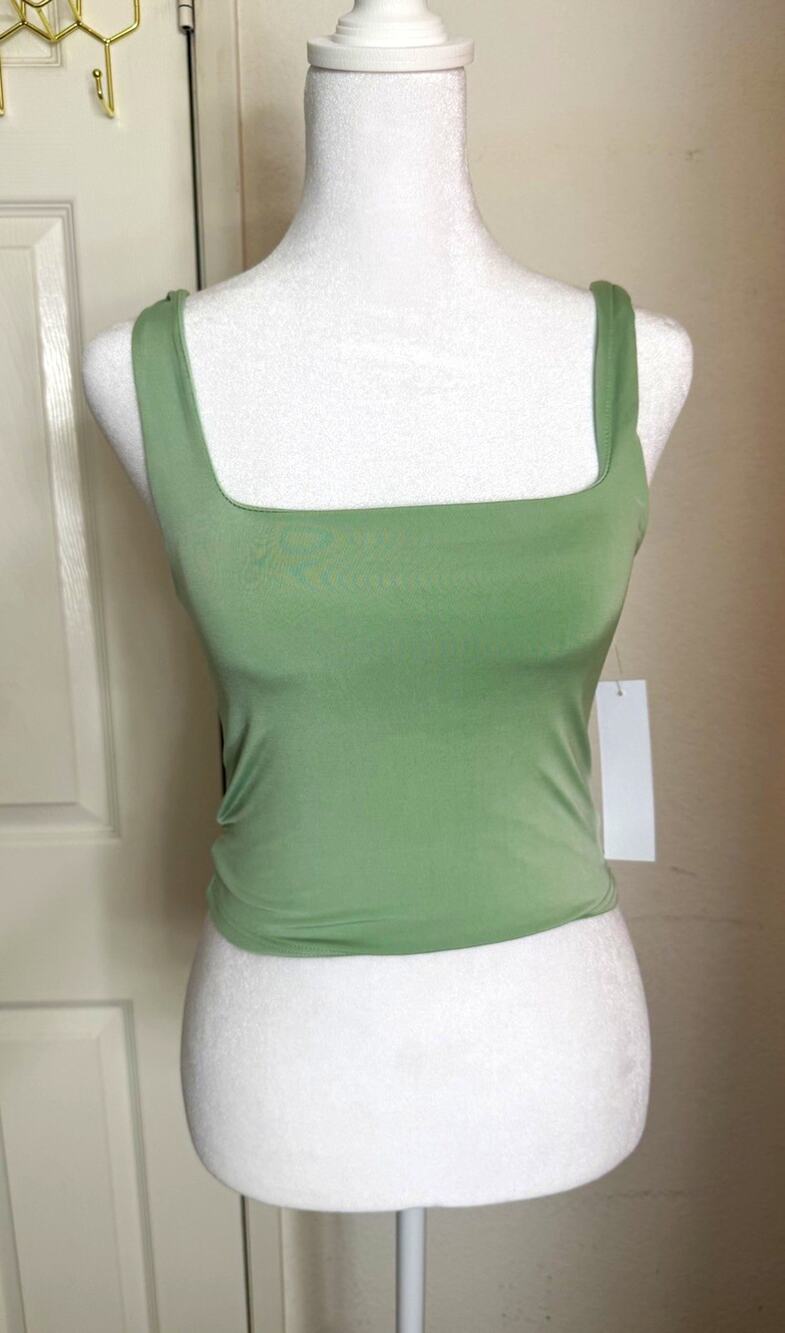 Live in the moment Women’s S Green Square Neck Wide Strap Crop Tank